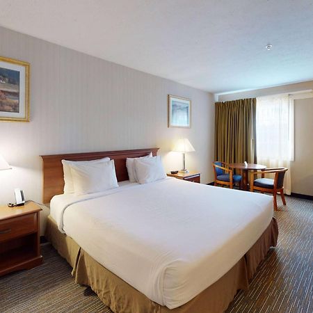 Ramada By Wyndham Strasburg - Shenandoah Valley Exterior photo