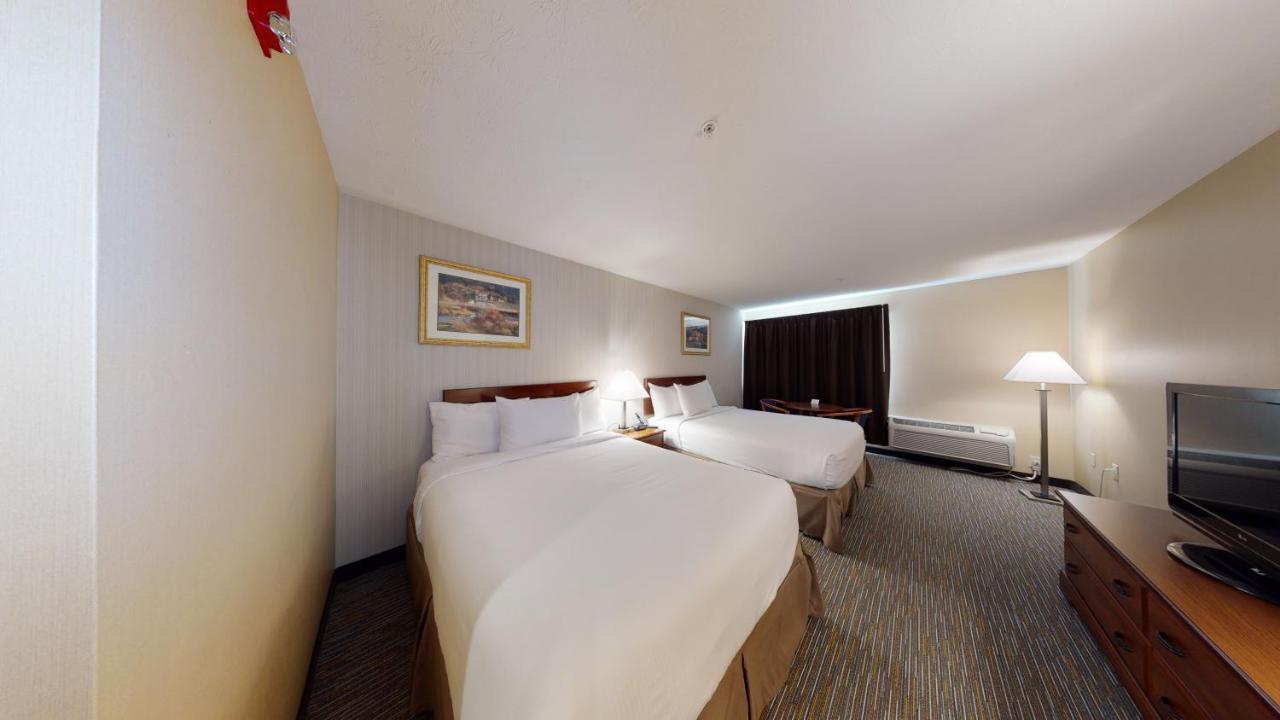 Ramada By Wyndham Strasburg - Shenandoah Valley Exterior photo