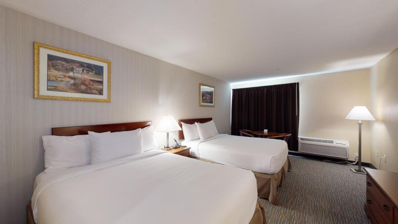 Ramada By Wyndham Strasburg - Shenandoah Valley Exterior photo
