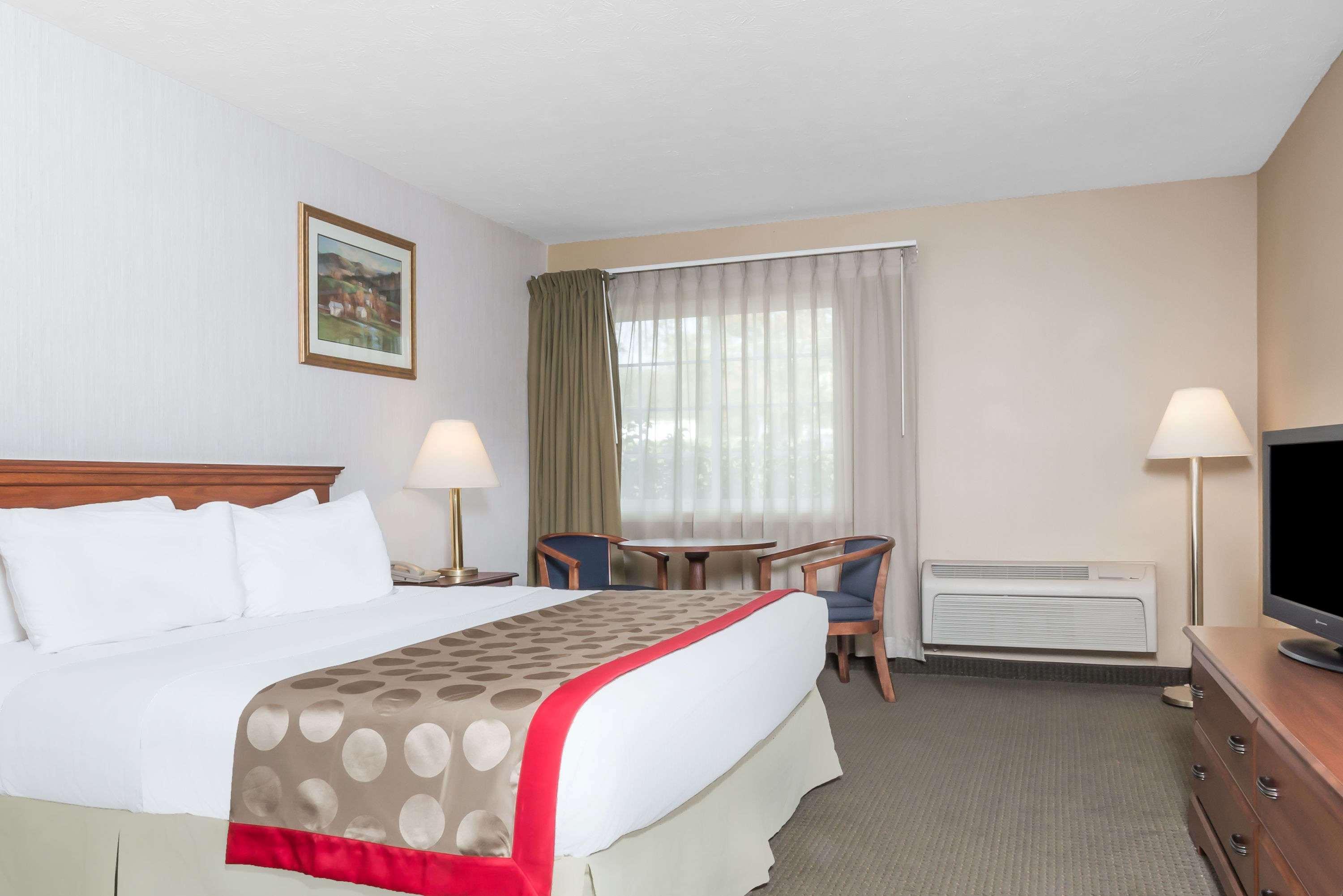 Ramada By Wyndham Strasburg - Shenandoah Valley Exterior photo