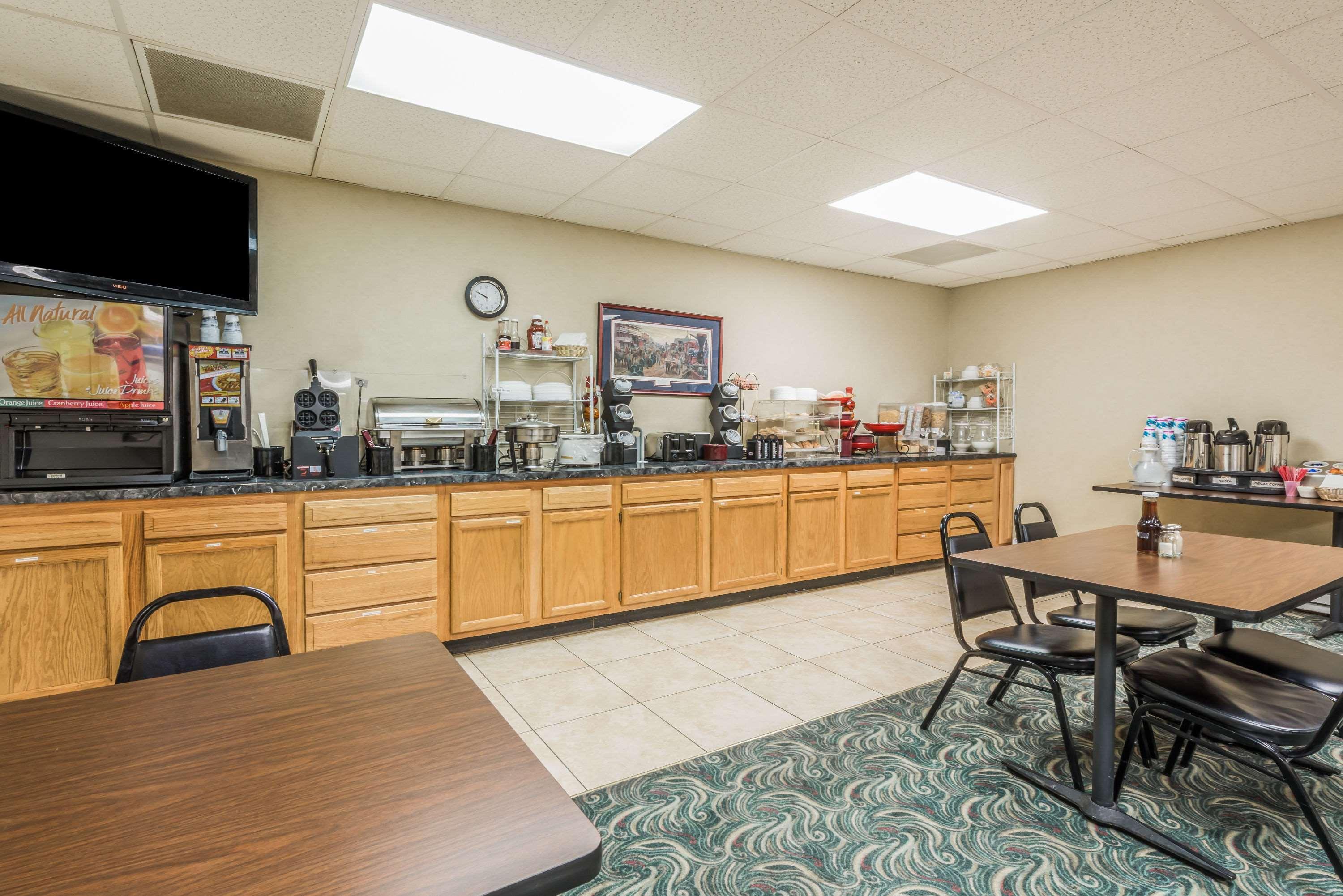 Ramada By Wyndham Strasburg - Shenandoah Valley Exterior photo