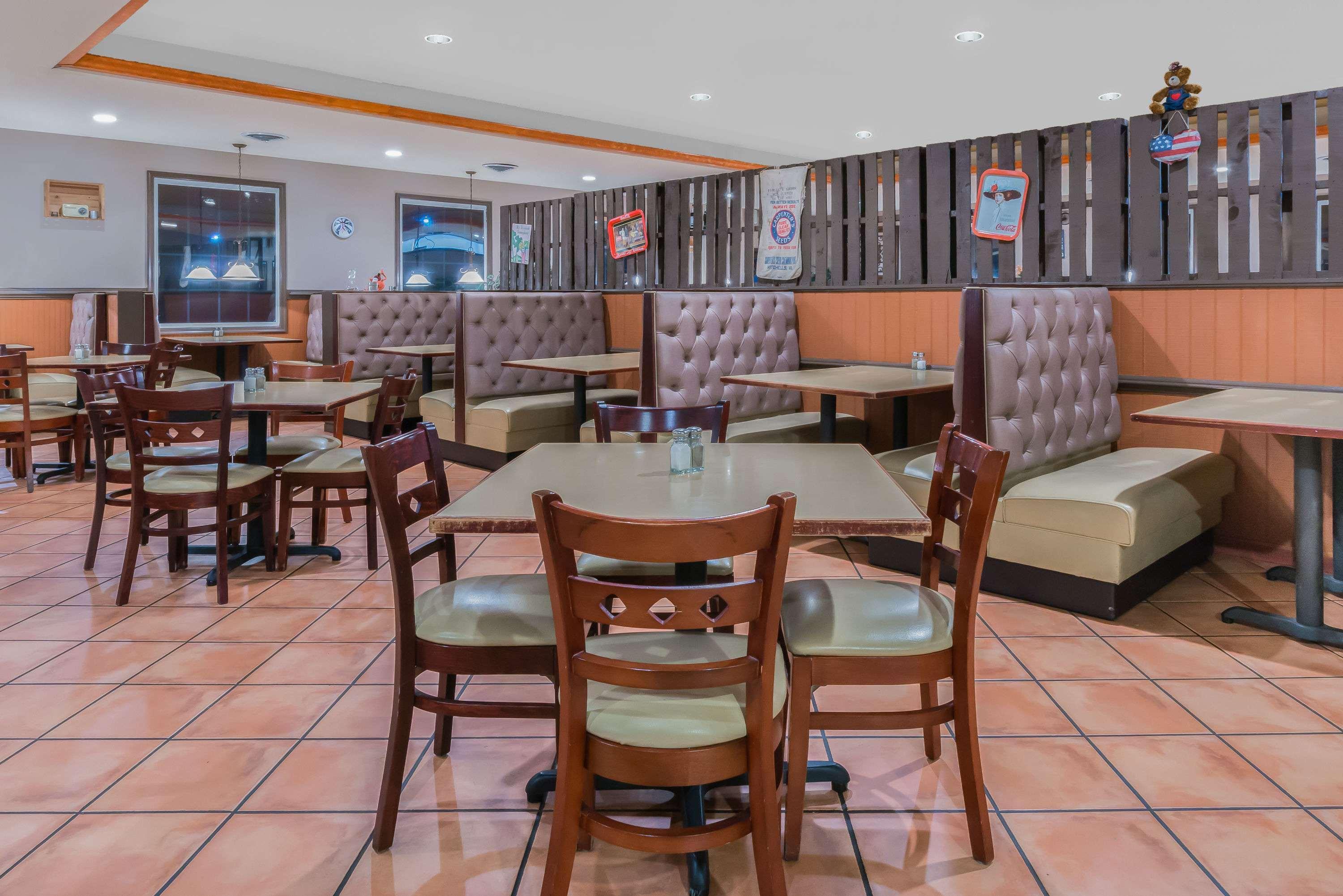 Ramada By Wyndham Strasburg - Shenandoah Valley Exterior photo