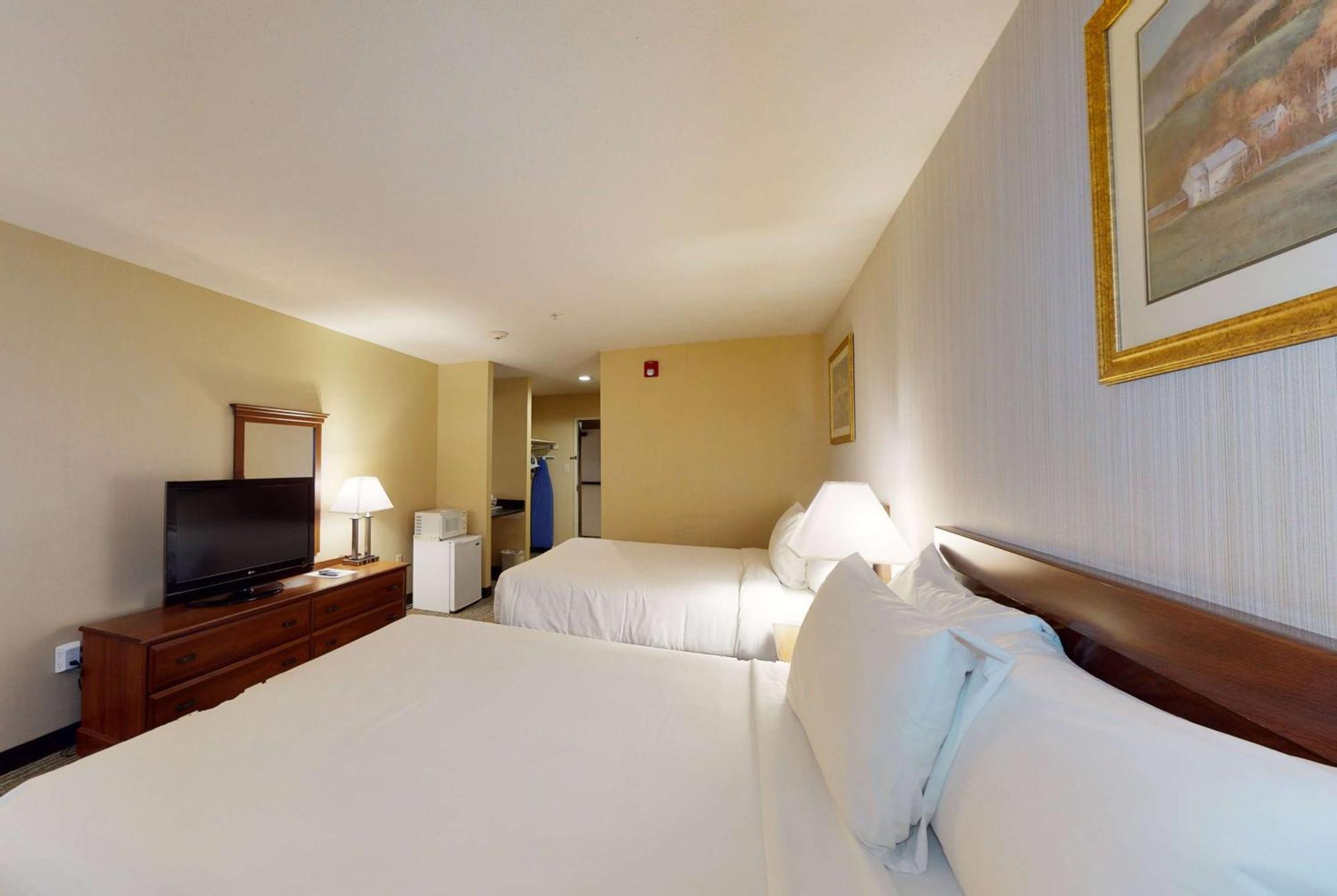 Ramada By Wyndham Strasburg - Shenandoah Valley Exterior photo