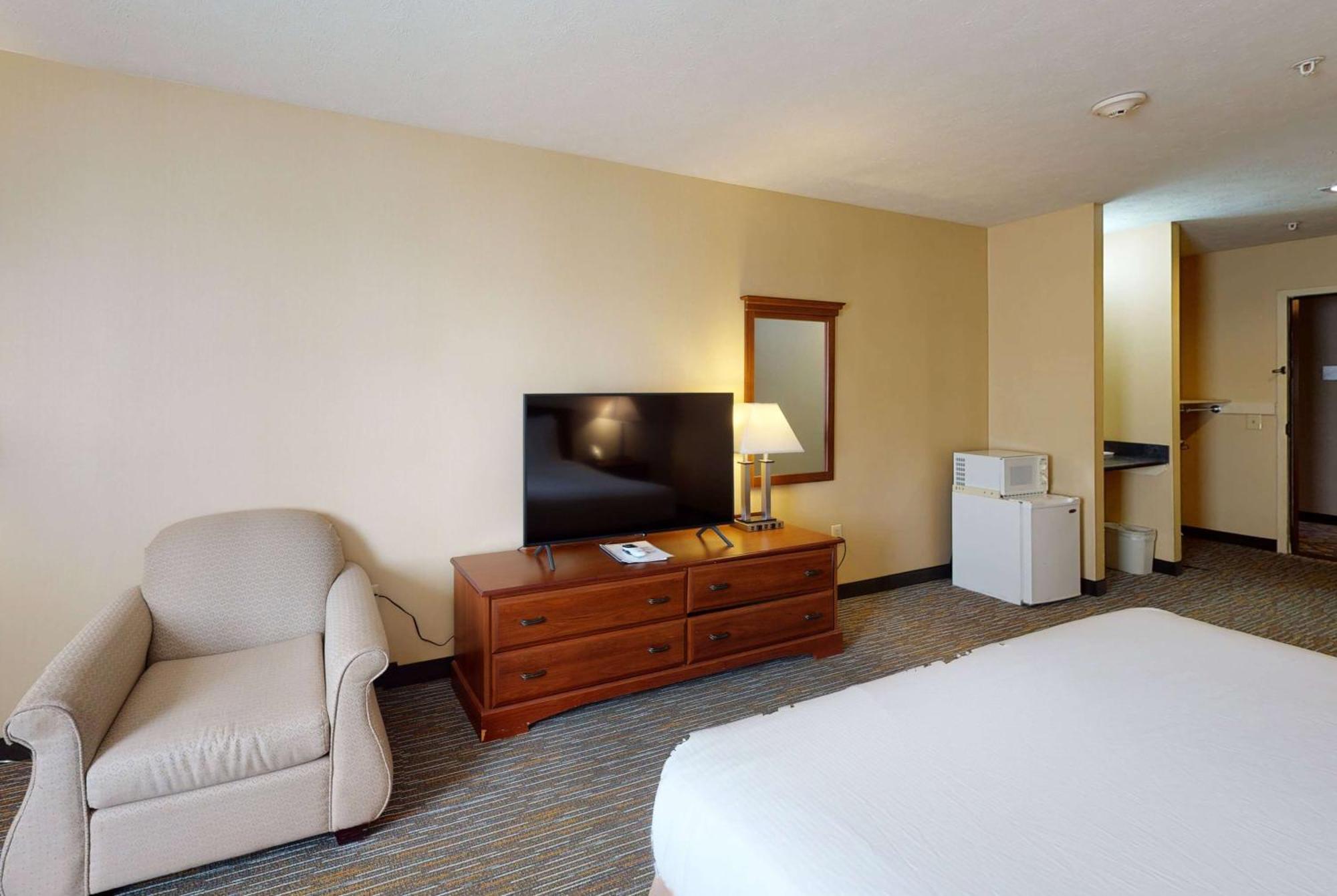 Ramada By Wyndham Strasburg - Shenandoah Valley Exterior photo