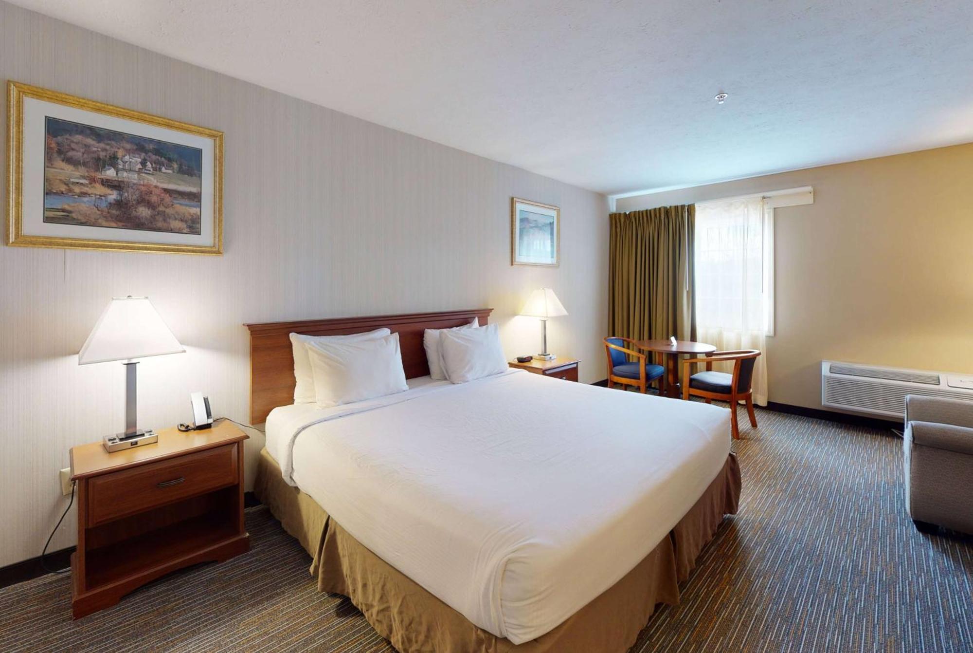 Ramada By Wyndham Strasburg - Shenandoah Valley Exterior photo
