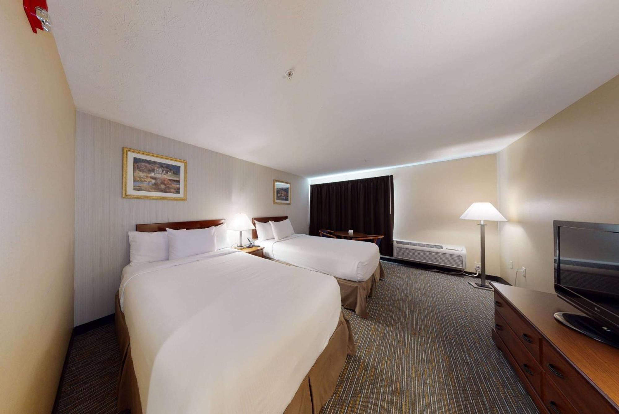 Ramada By Wyndham Strasburg - Shenandoah Valley Exterior photo