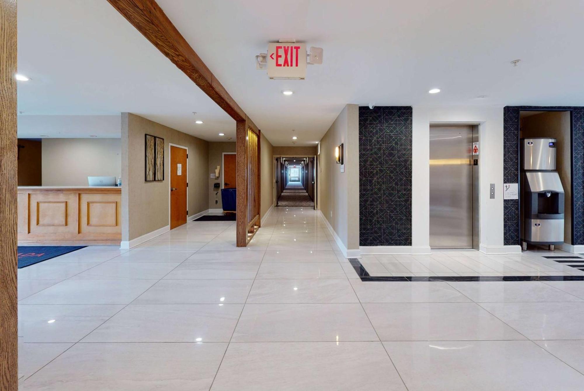 Ramada By Wyndham Strasburg - Shenandoah Valley Exterior photo